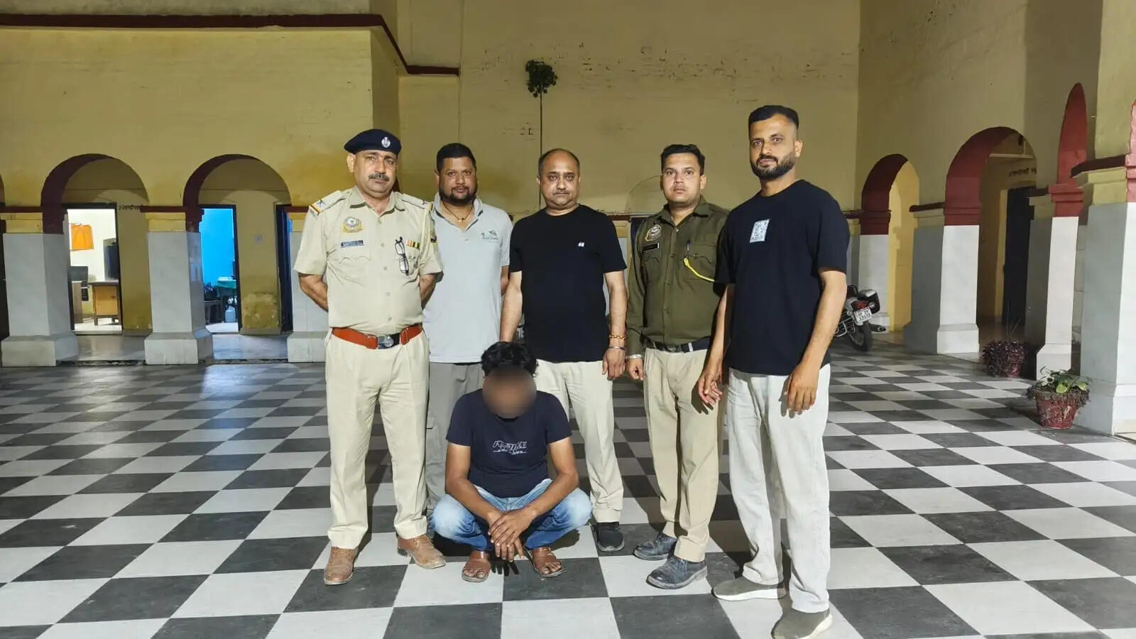 इंदौरा पुलिस ने पकड़ा उद्धघोषित अपराधी