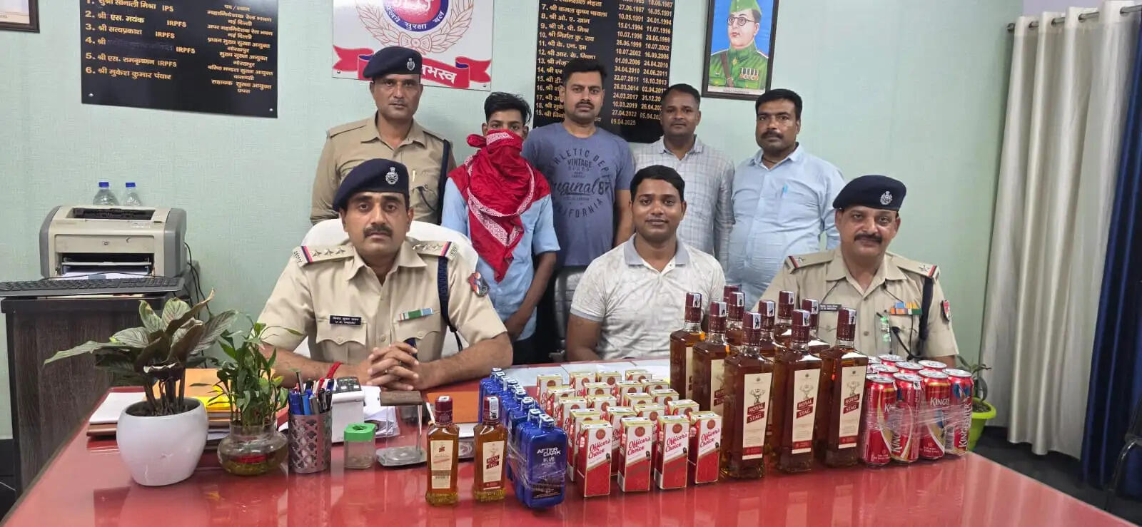 छपरा जंक्शन पर करीब 35 हजार की विदेशी शराब के साथ एक तस्कर गिरफ्तार
