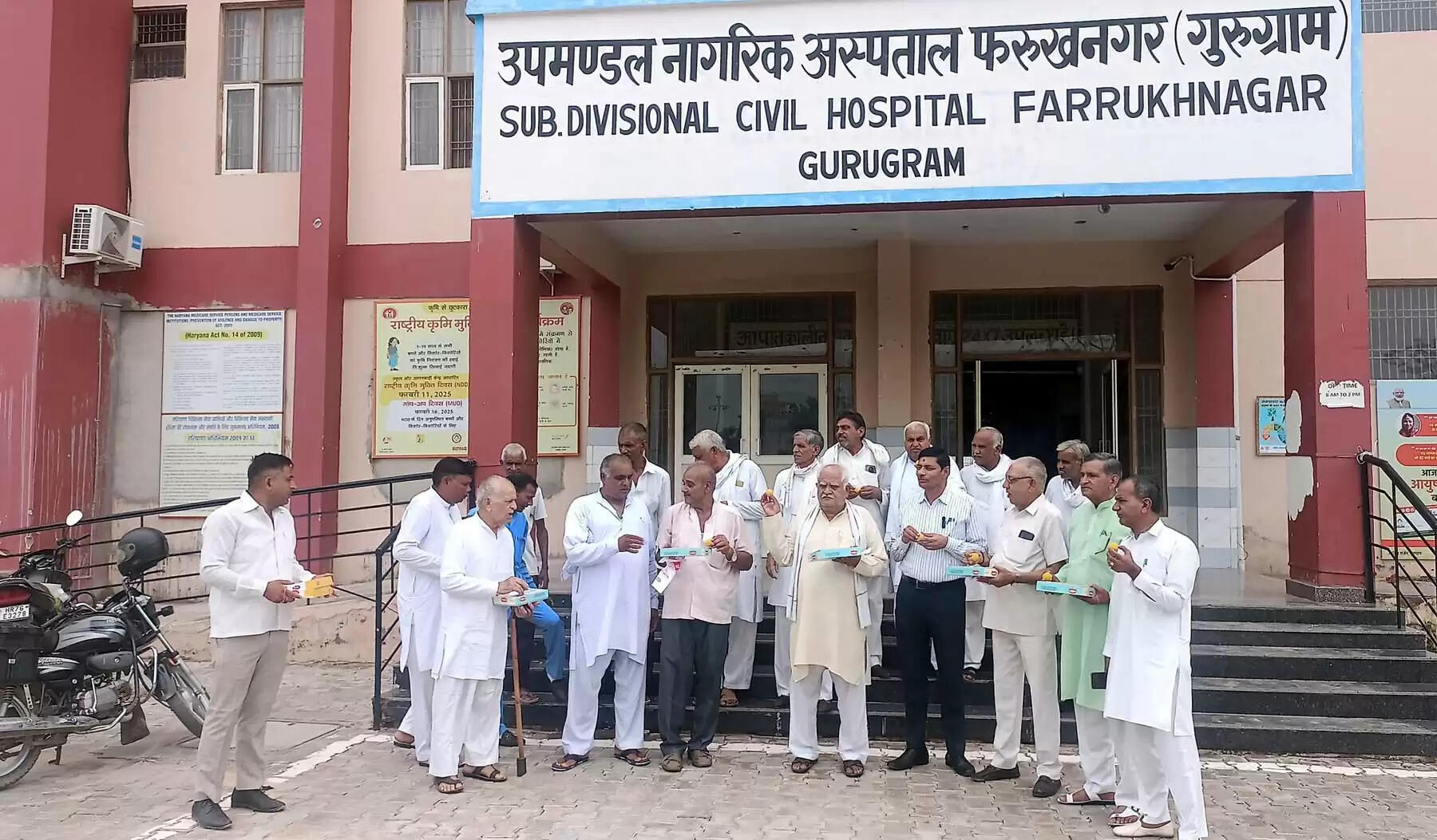 गुरुग्राम: फर्रुखनगर अस्पताल को मिली एक्स-रे मशीन, लोगों ने बांटे लड्डू