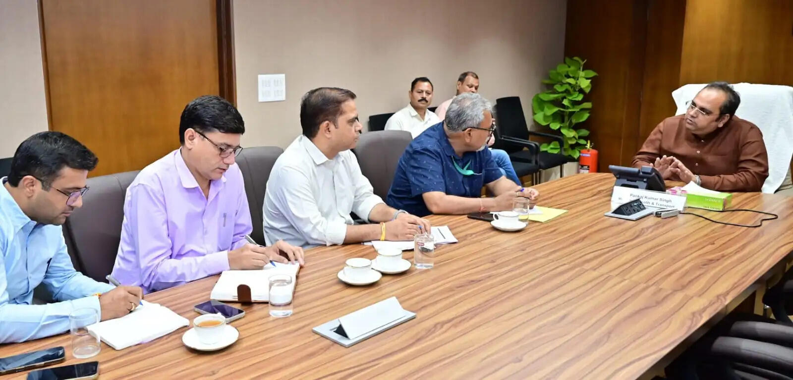 परिवहन मंत्री ने की डीटीसी बस संचालन की समीक्षा, सेवा मानकों के पालन के निर्देश
