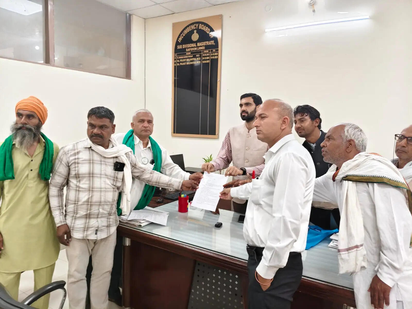 जींद में भीषण अग्निकांड के विरोध में मजदूरों ने किया प्रदर्शन