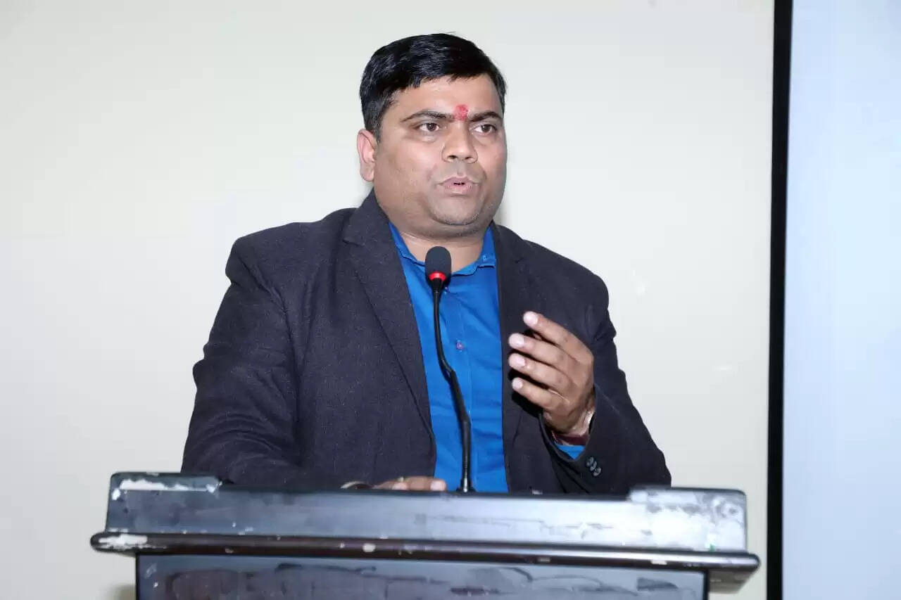 प्रिंट मीडिया में करियर बनाने के लिए लेआउट डिजाइनिंग जरूरी : डॉ दिवाकर अवस्थी