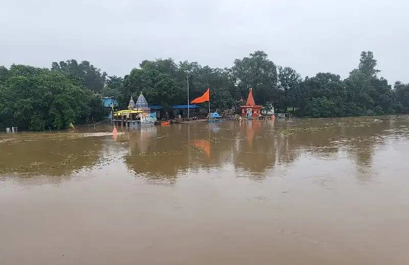 मप्रः भारी बारिश में उफनती नदियों के बीच एसडीईआरएफ एवं होमगार्ड्स का व्यापक रेस्क्यू अभियान