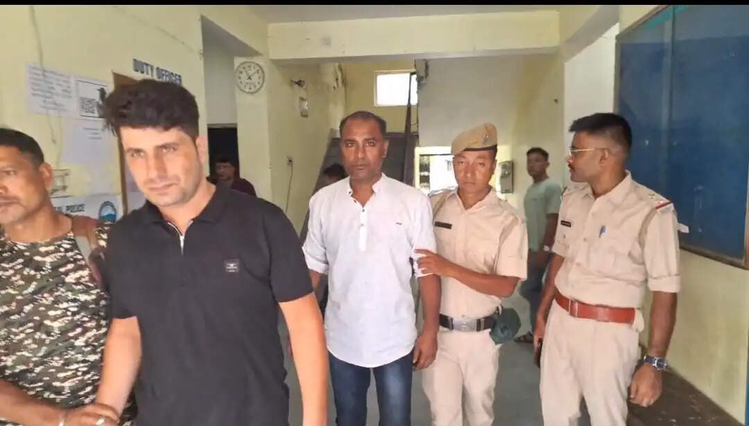भारत-नेपाल सीमा पर अफगानिस्तानी युवक गिरफ्तार
