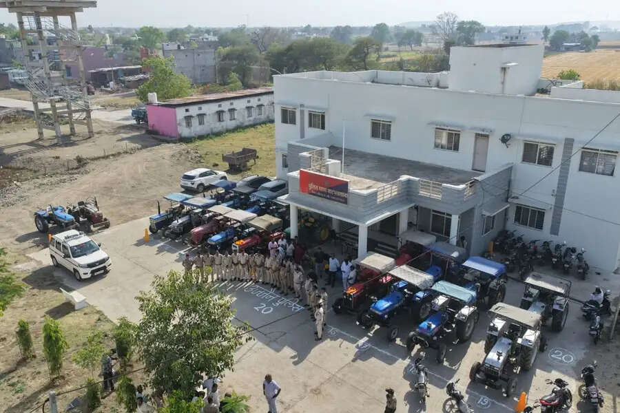 उज्जैन और भोपाल पुलिस ने ट्रैक्टर एवं चार पहिया वाहन धोखाधड़ी करने वाले गिरोहों का किया भंडाफोड़