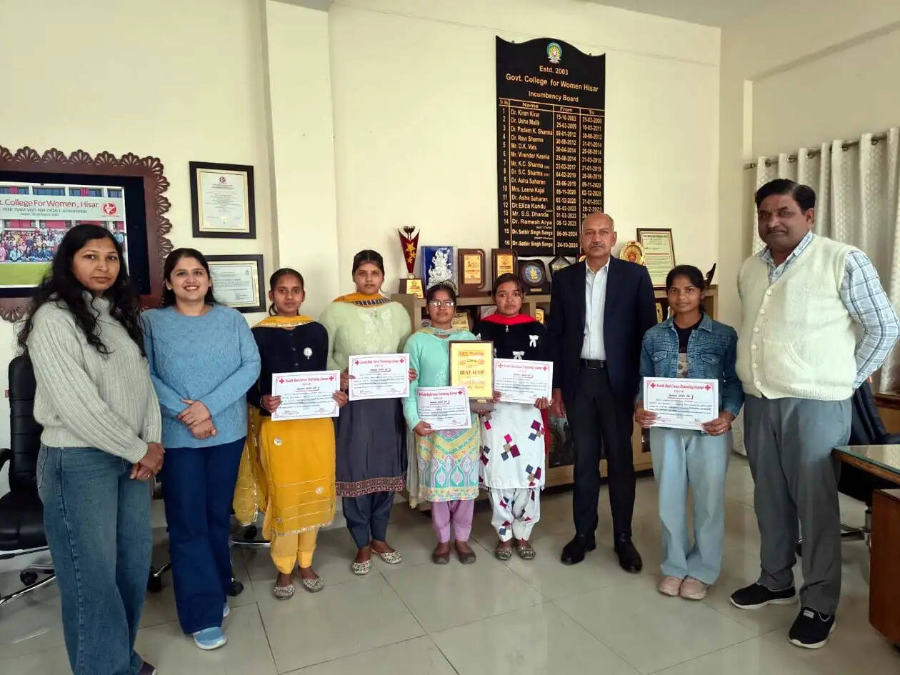 हिसार : राजकीय महिला महाविद्यालय की छात्राओं को मिला बेस्ट टीम अवार्ड