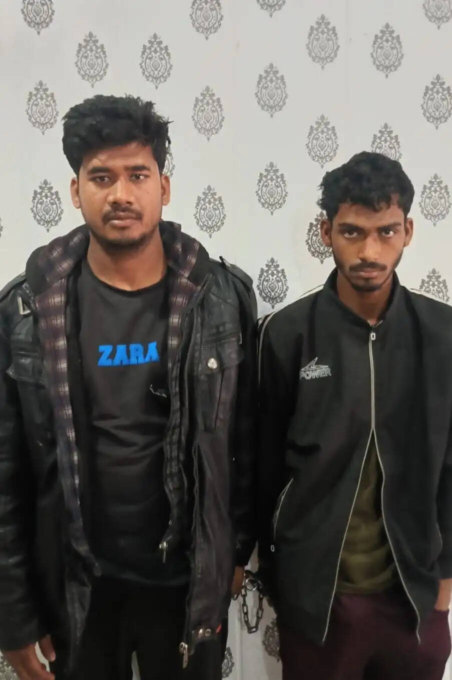 आज़मगढ़ में दो मुठभेड़ में 2 घायल गोतस्कर समेत चार गिरफ्तार