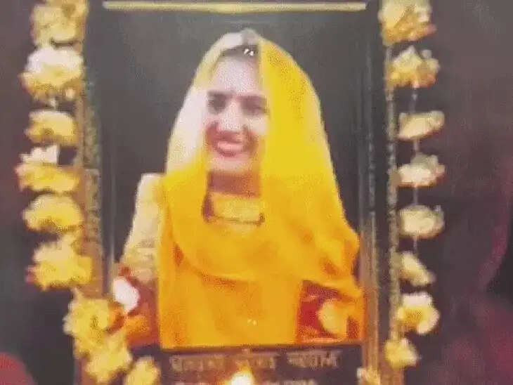 विवाहिता की संदिग्ध मौत पर थाने का घेराव: दो घंटे के प्रदर्शन के बाद पुलिस ने दर्ज की एफआईआर