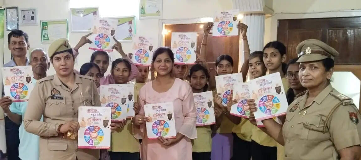 योग का प्रशिक्षण ले रही बालिकाओं ने जानी साइबर क्राइम सुरक्षा के उपाय