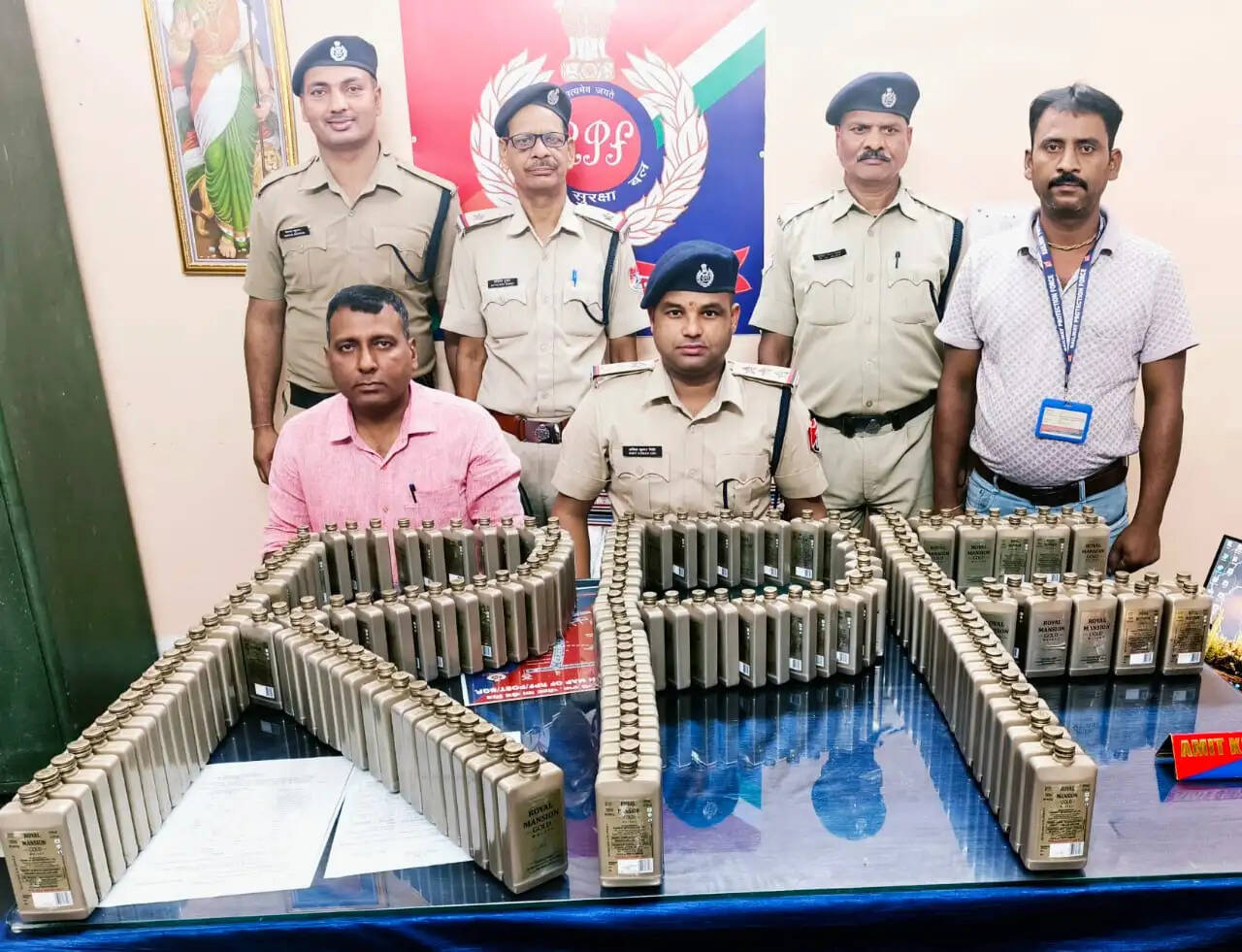 भागलपुर स्टेशन पर अवैध शराब बरामद