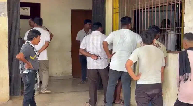 दुर्ग : छात्रा की चाकू मारकर हत्या, पुलिस जांच में जुटी