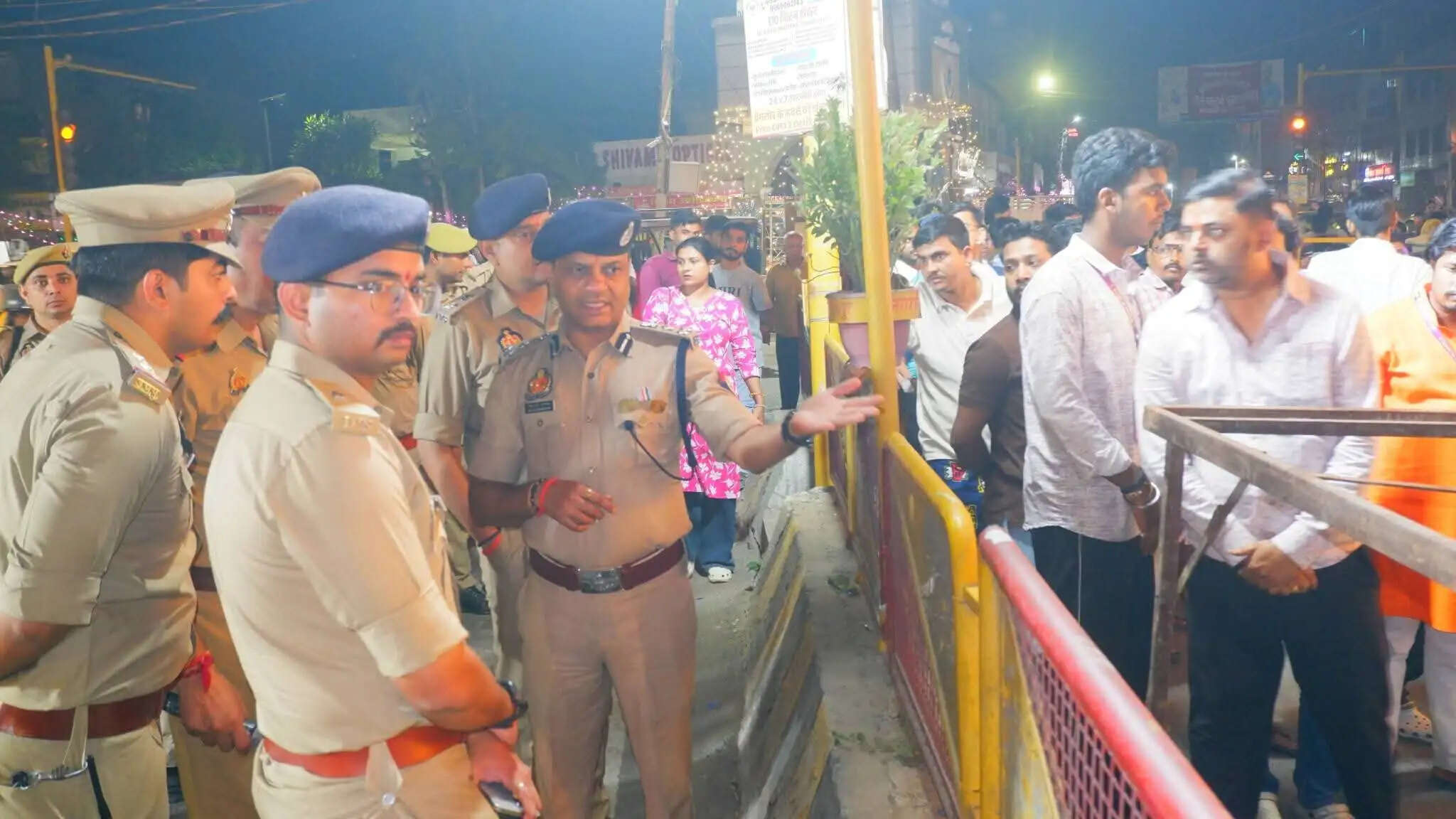 दुर्गा पूजा पंडालों की सुरक्षा पर डीआईजी और एसएसपी की नजर, अग्निशमन से लेकर भीड़ नियंत्रण तक की जांच
