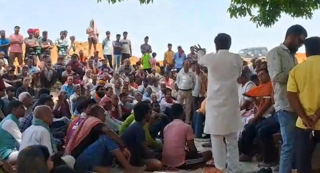 लिलोर बाबा को बचाने के लिए ग्रामीणों ने की बैठक