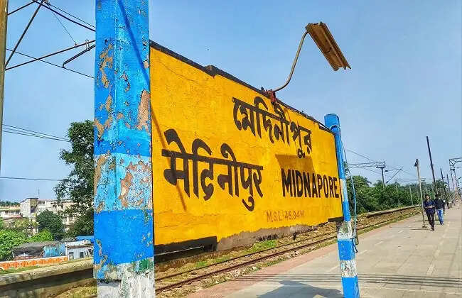 मेदिनीपुर स्टेशन के साइकिल और मोटरबाइक स्टैंड को कब्जे से मुक्त कराया