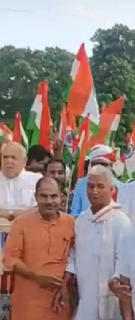 तिरंगा यात्रा में गूंजे भारत माता के जयकारे, कृषि मंत्री सूर्य प्रताप शाही ने किया नेतृत्व