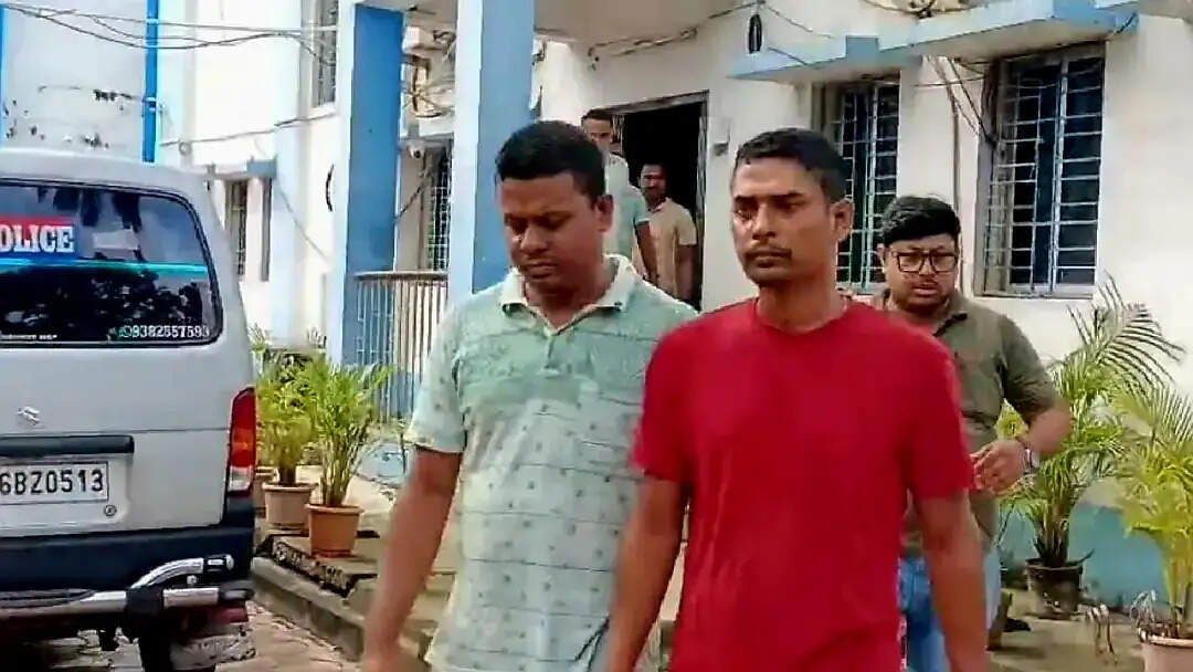 स्वरूपनगर सीमा पर अवैध घुसपैठ, दो बांग्लादेशी नागरिकों समेत सेना का जवान गिरफ्तार