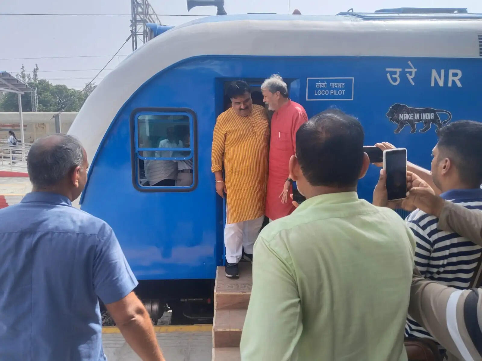 दिल्ली से फिटनेस सर्टीफिकेट लेकर जींद जंक्शन पहुंची हाईड्रोजन ट्रेन
