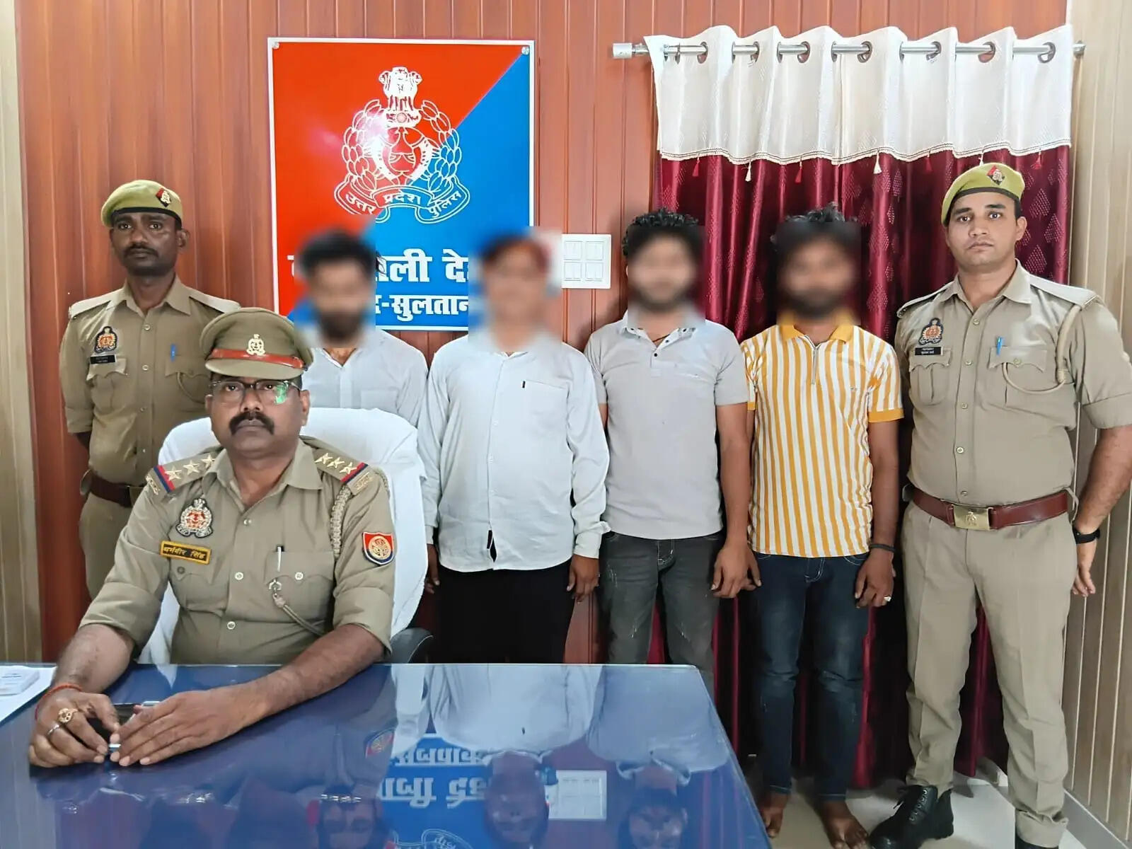 प्रतिबंधित मांस घर के सामने रखकर फंसाने के प्रयास मामले में चार गिरफ्तार