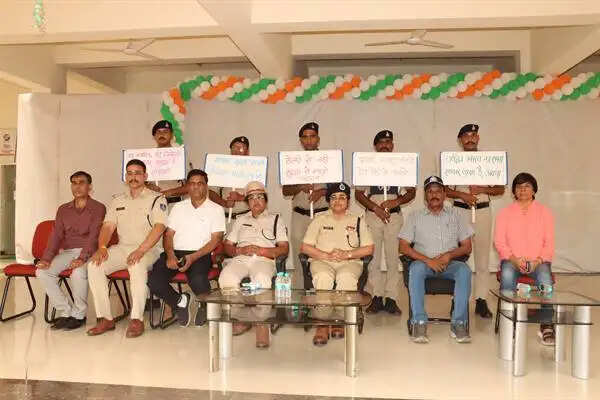 ‘सेफ क्लिक’ अभियान के अंतर्गत प्रदेशभर के नव आरक्षकों को साइबर सुरक्षा एवं जागरूकता का प्रशिक्षण