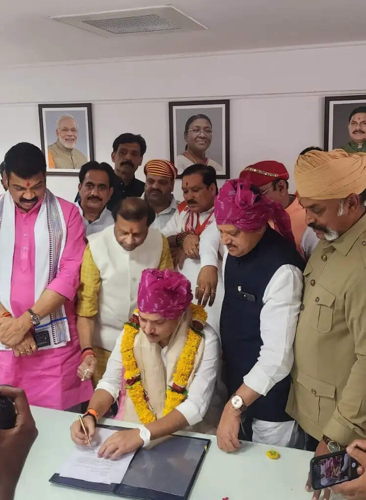 मप्रः ओम जैन व केशव सिंह भदौरिया ने संभाला दायित्व,&nbsp;भाजपा कार्यालय में माल्यार्पण के बाद किया पदभार ग्रहण