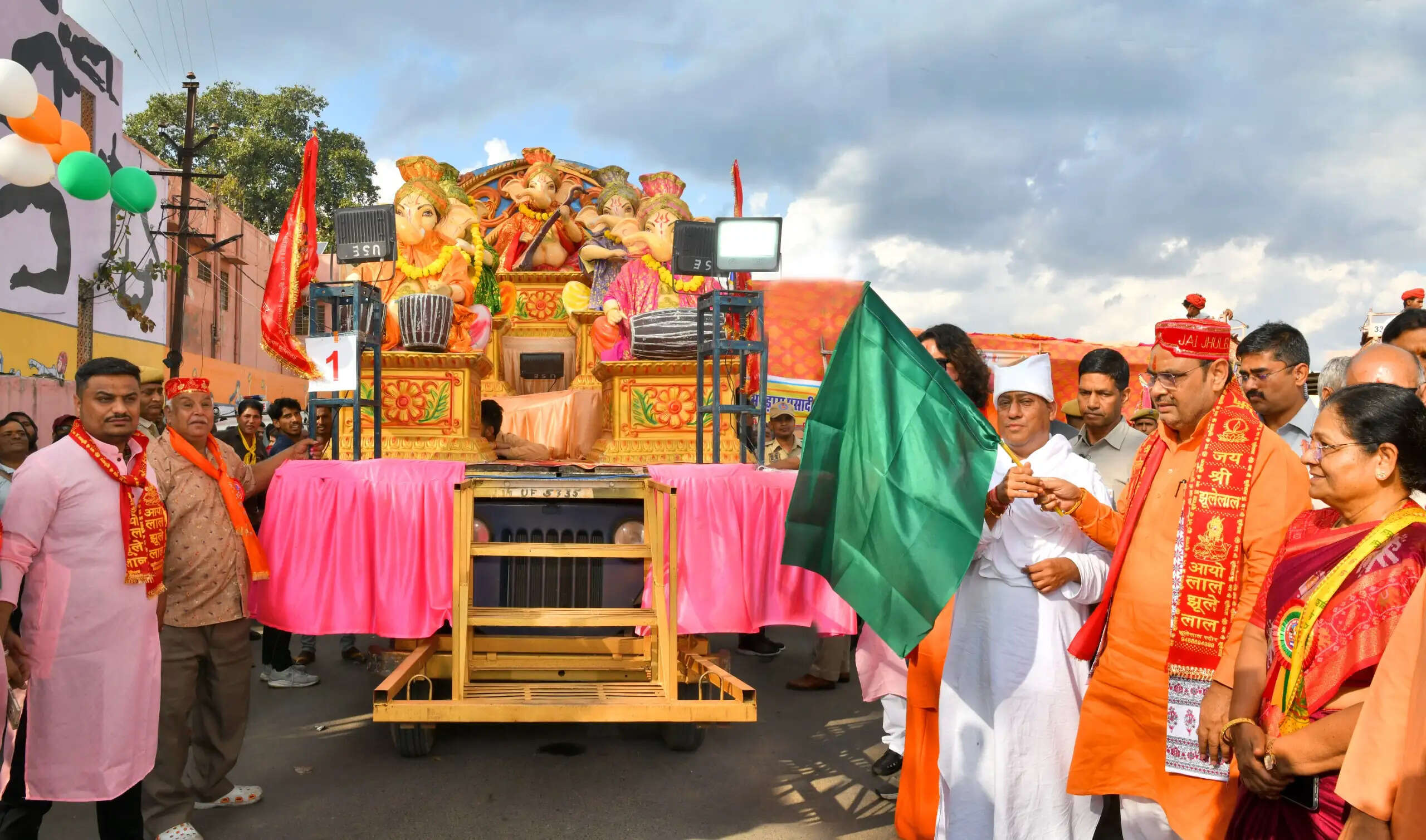 नगर भ्रमण पर निकले भगवान झूलेलाल