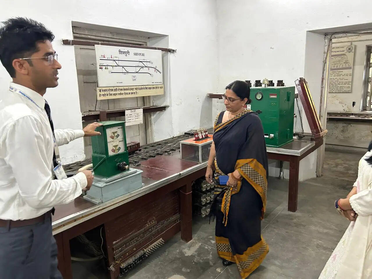 मंडल रेल प्रबंधक विनीता श्रीवास्तव ने क्षेत्रीय रेल प्रशिक्षण संस्थान चंदौसी का किया निरीक्षण