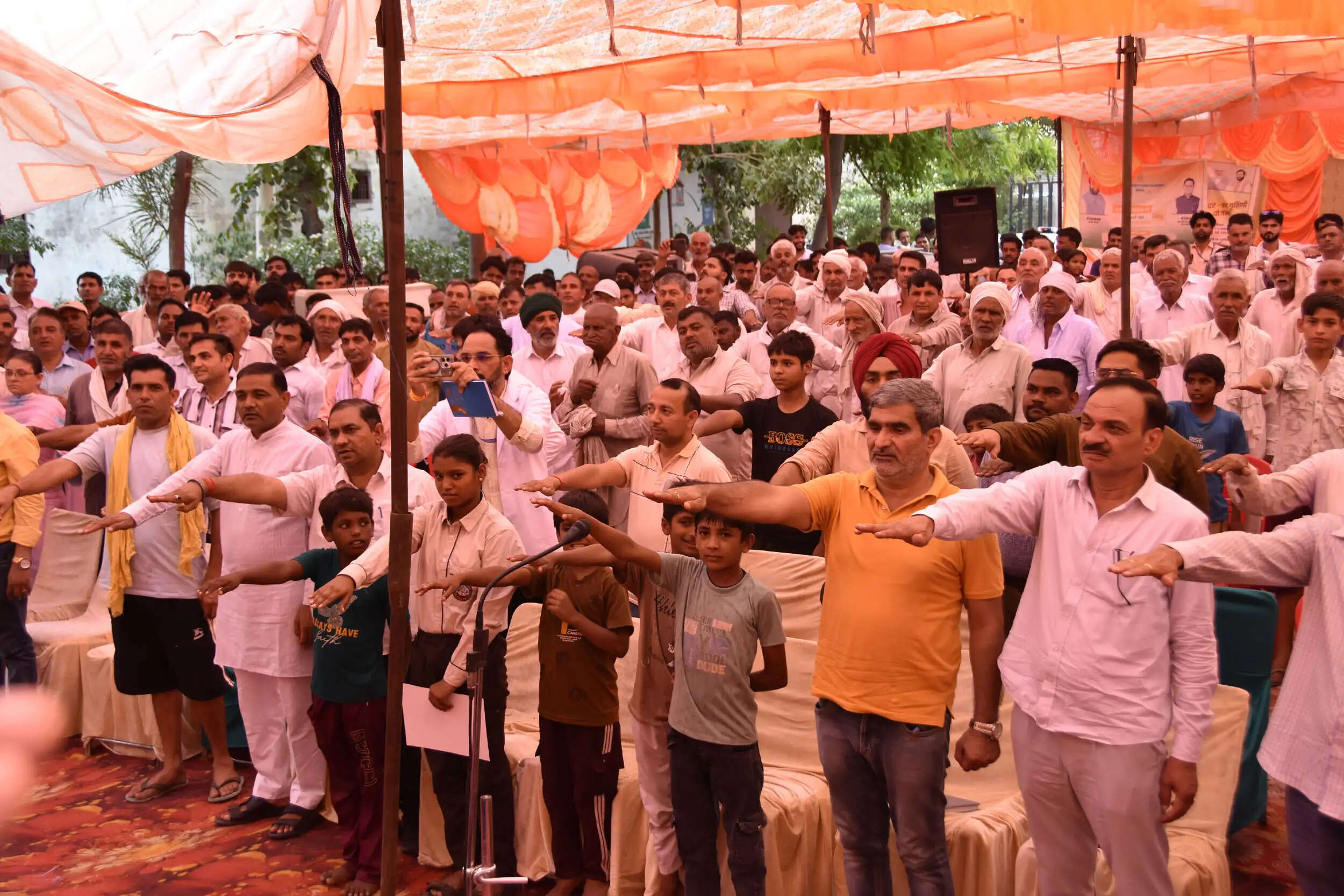 कैथल: प्रशासन के रात्रि प्रवास में पेयजल परियोजना सहित कई समस्याओं के समाधान के निर्देश