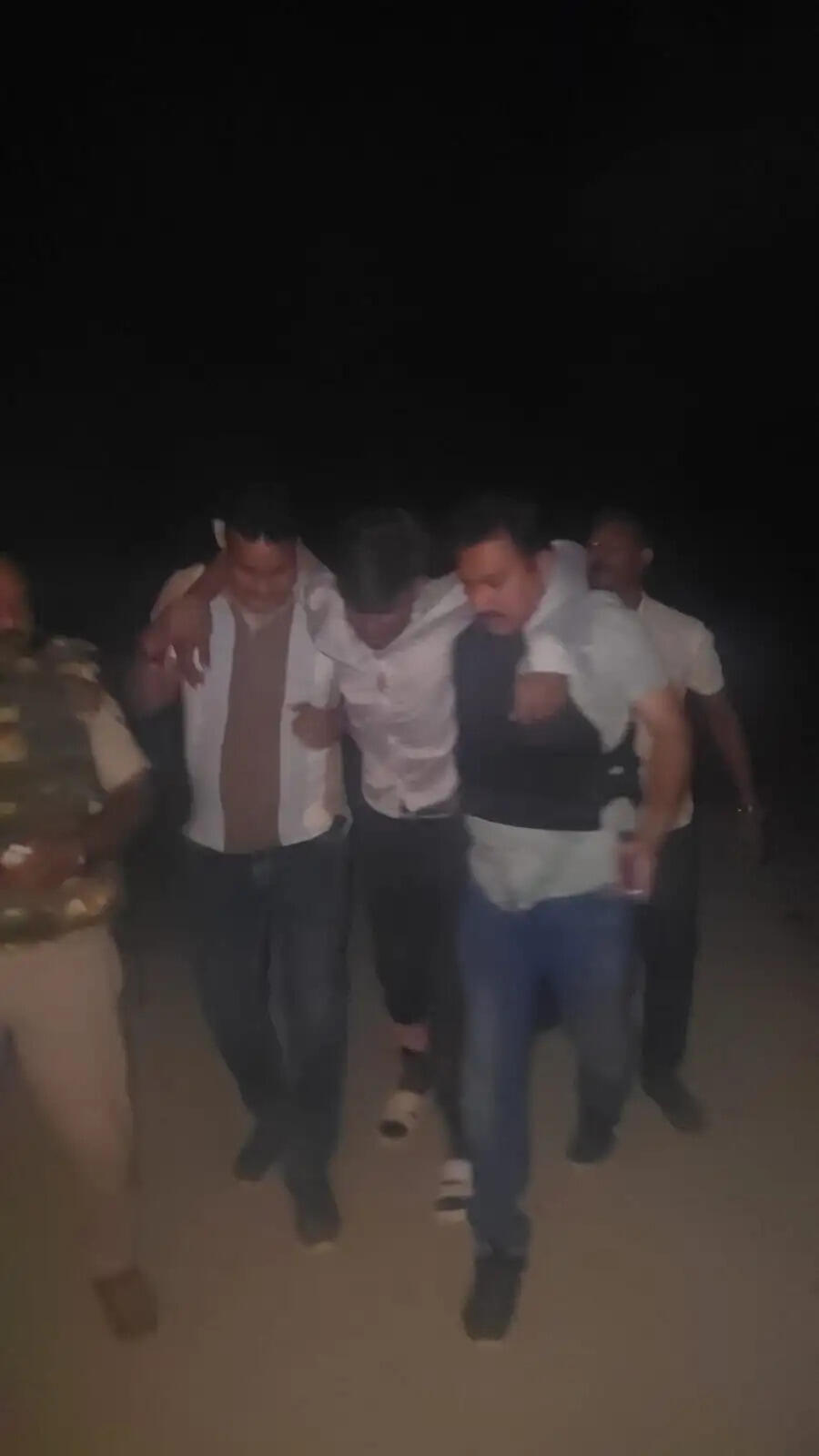 जनसेवा केंद्र संचालक से लूट का खुलासा, पुलिस मुठभेड़ में तीन बदमाश गिरफ्तार