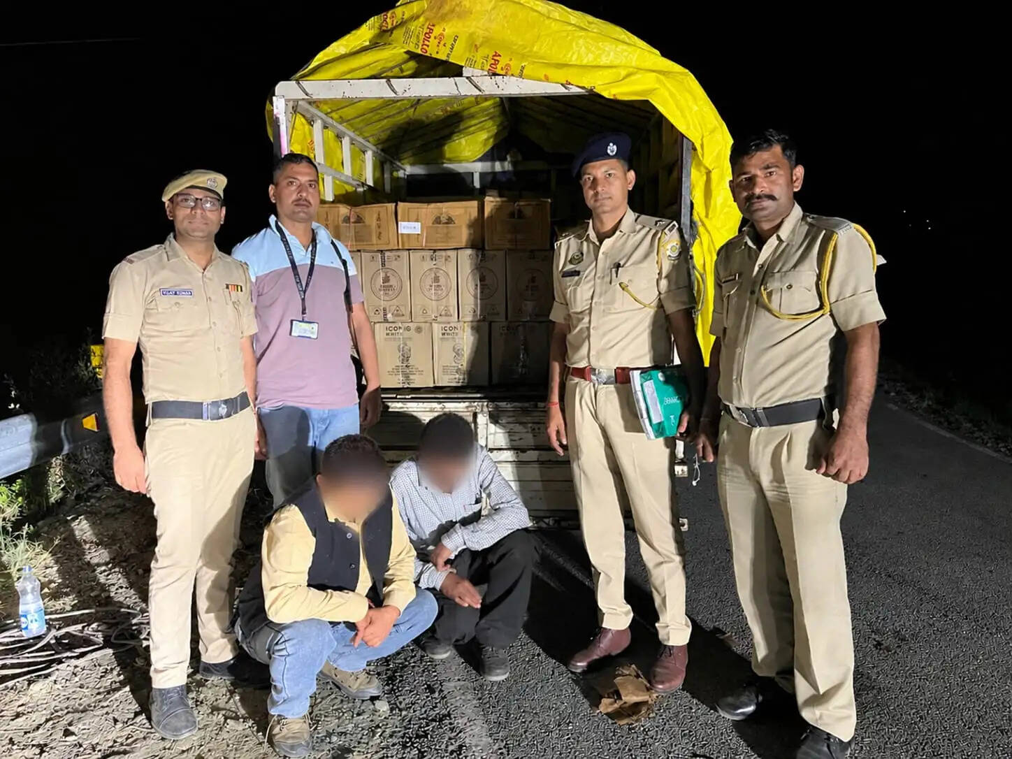 रामपुर में अवैध शराब की खेप के साथ दो लोग पकड़े