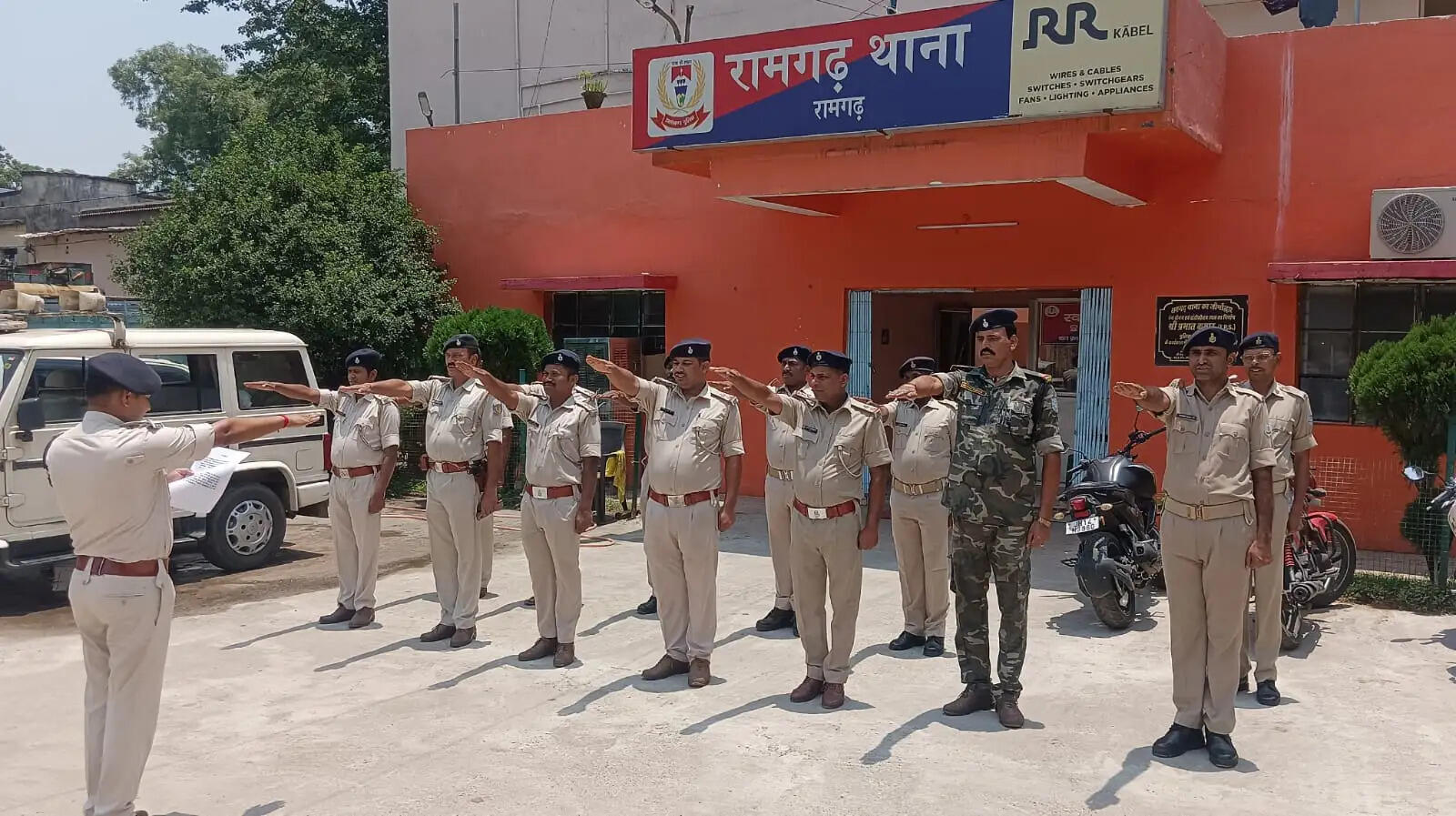 पुलिस कर्मियों ने तंबाकू सेवन नहीं करने का लिया शपथ