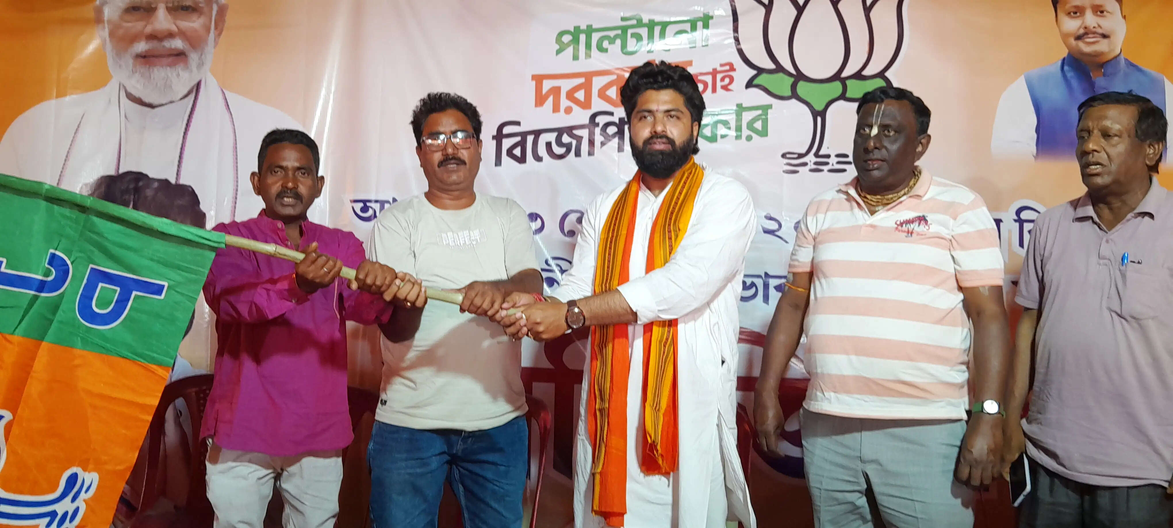 बाराबनी विधानसभा सीट के अरिजीत राय ने माकपा कर्मियों को पार्टी मे शामिल किया