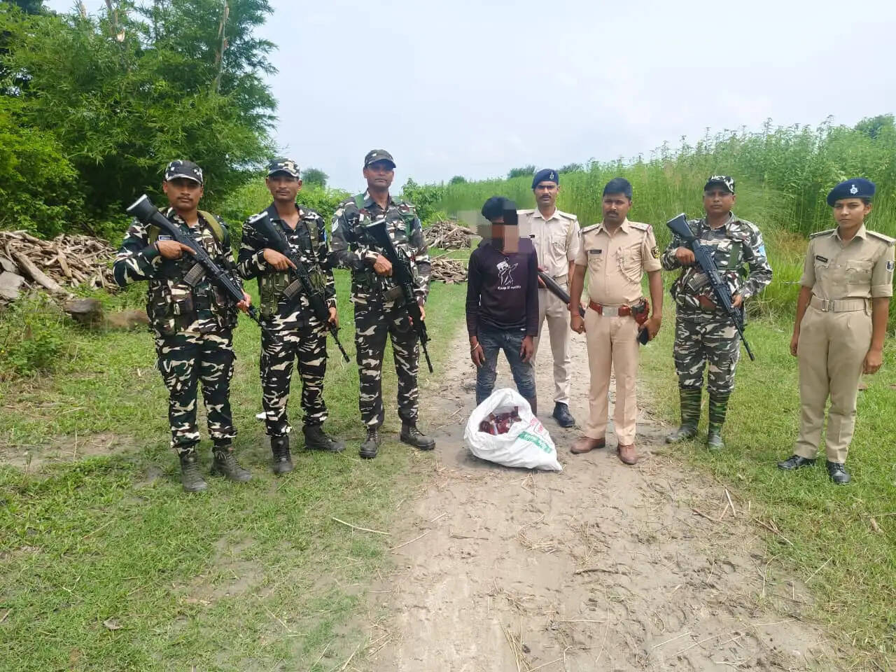 एसएसबी और बिहार पुलिस की संयुक्त कार्रवाई, 18 लीटर नेपाली शराब के साथ एक तस्कर गिरफ्तार