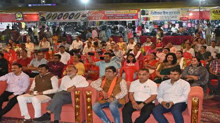 जबलपुरः पुस्तक मेले में उमड़ी भीड़, गणमान्य अतिथियों का भी हुआ आगमन