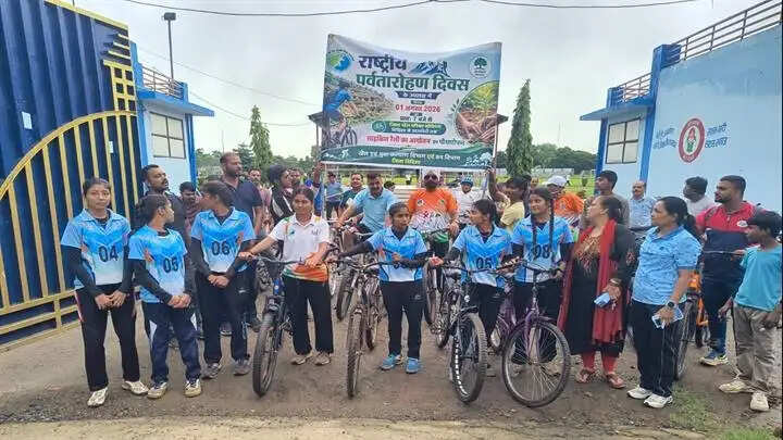 विदिशाः राष्ट्रीय पर्वतारोहण दिवस पर निकली साइकिल रैली, खिलाड़ियों व अधिकारियों ने किया वृक्षारोपण