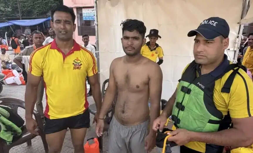 हरिद्वार: गंगा में डूब रहे कांवड़िये को एसडीआरएफ ने बचाया