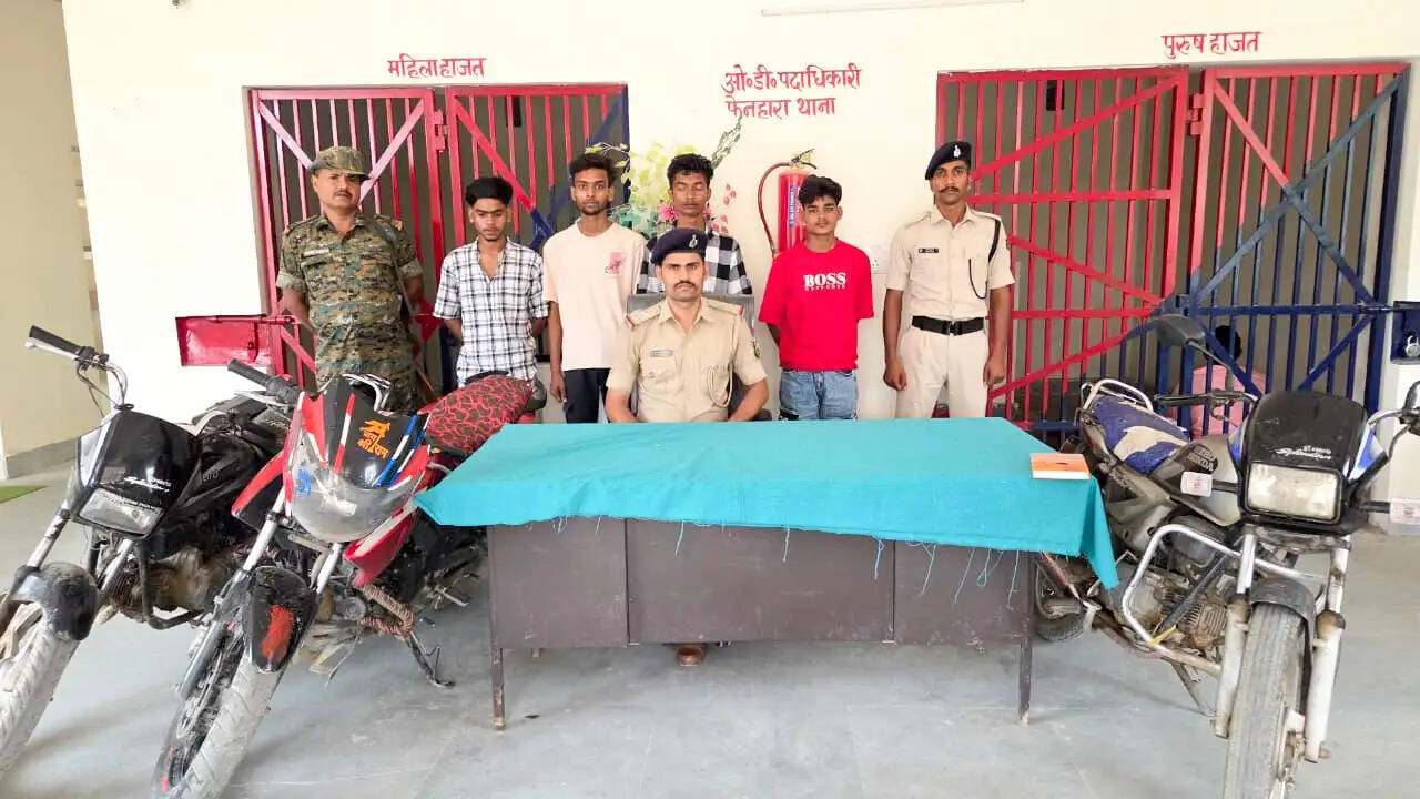 बाइक चोर गिरोह का खुलासा, चोरी के पांच बाइक समेत पांच गिरफ्तार