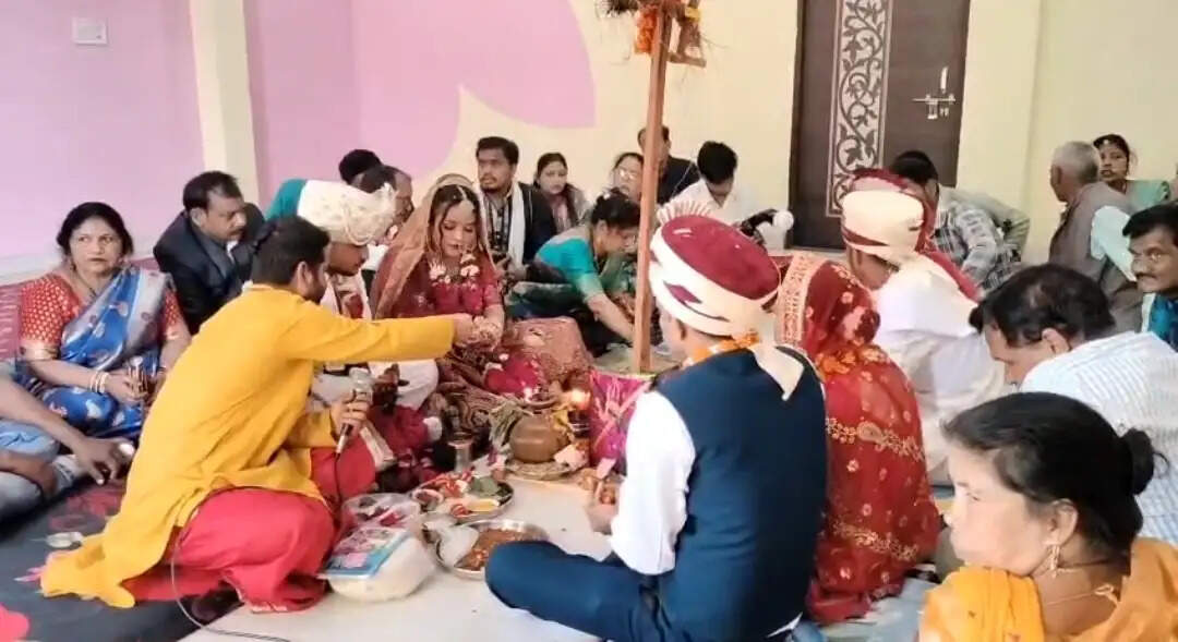 दहेज प्रथा और लव जिहाद जैसी कुरीतियों के प्रति जागरूकता का संदेश दे संपन्न हुआ 11 जोड़ों का सामूहिक विवाह