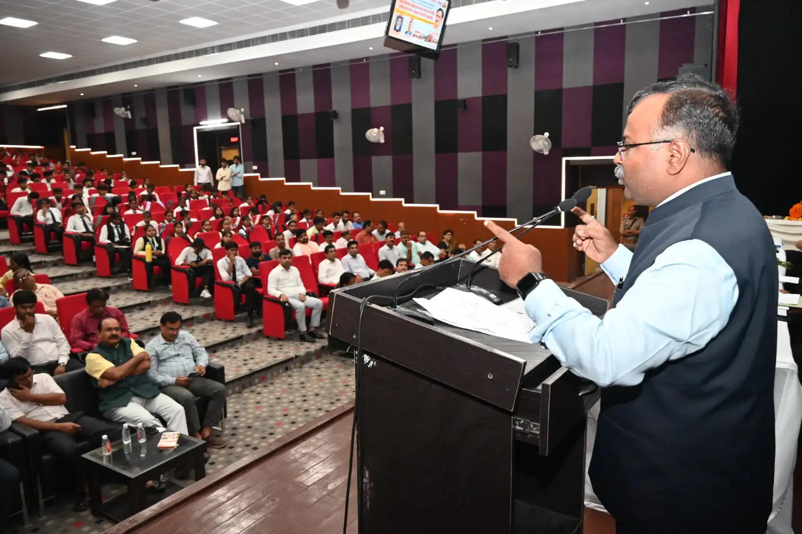 भारत अध्यात्म के साथ विज्ञान और तकनीक के क्षेत्र में भी निरंतर आगे बढ़ रहा : प्रो. संजीत गुप्ता