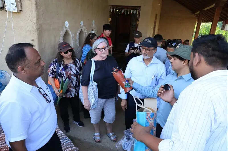 सात देशों के 16 विदेशी टूर ऑपरेटर्स ने जाना मप्र के महेश्वर के ग्रामीण पर्यटन का अनूठा अनुभव