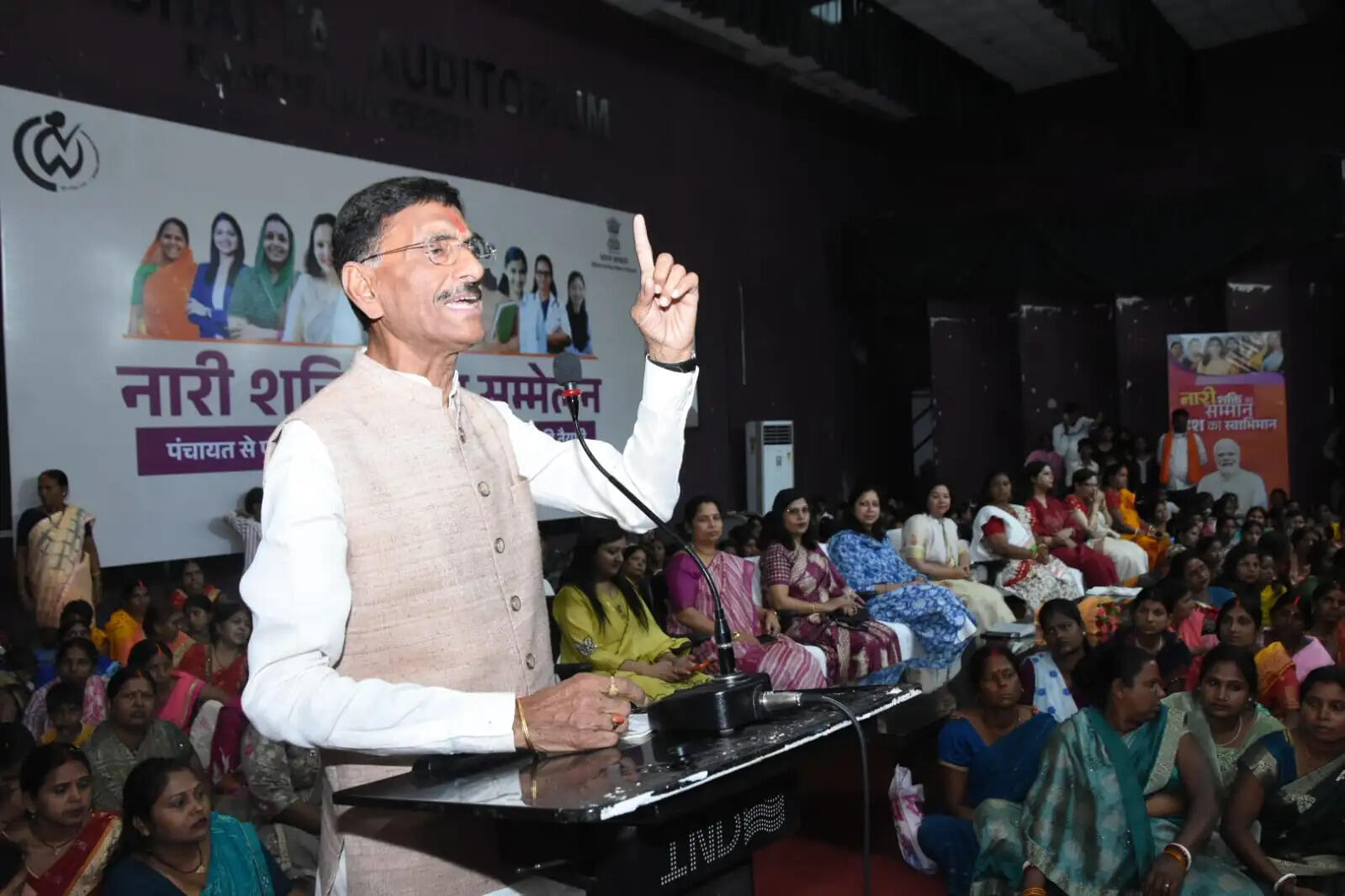 पंचायत से पार्लियामेंट तक निर्णय में शामिल होगी नारी : संजय सेठ