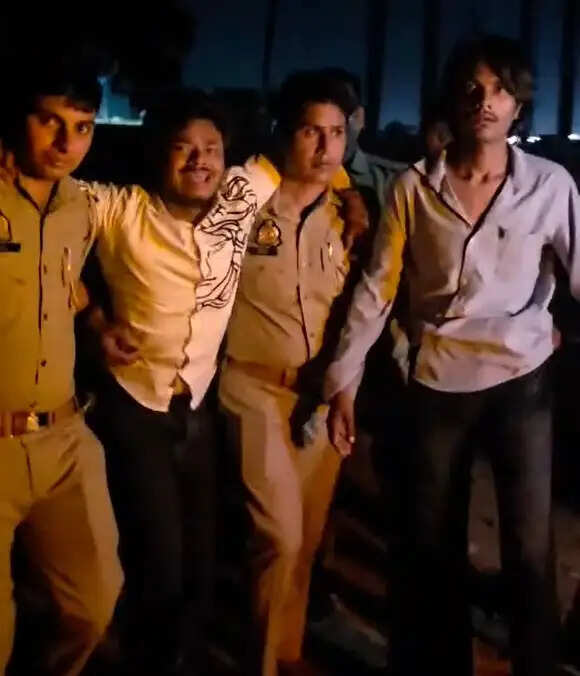 मुठभेड़ में जानलेवा हमले के दो अभियुक्त गिरफ्तार, एक को गोली लगी