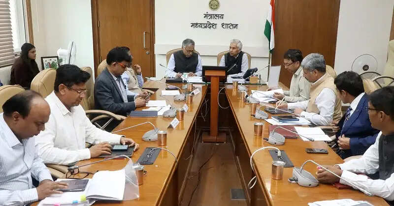 मध्य प्रदेश में अब रेलवे-सड़क सहित अन्य अधोसंरचनात्मक कार्यों की नियमित होगी समीक्षा