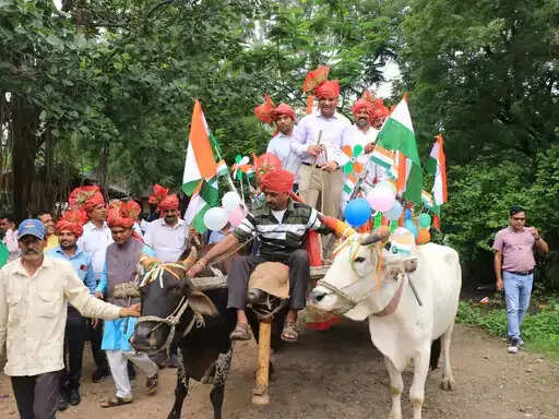 देशभक्ति के रंग में रंगा&nbsp;मध्यप्रदेश: ओंकारेश्वर में 151 नौकाओं की यात्रा,&nbsp;इंदौर में गूंजा वंदे मातरम्