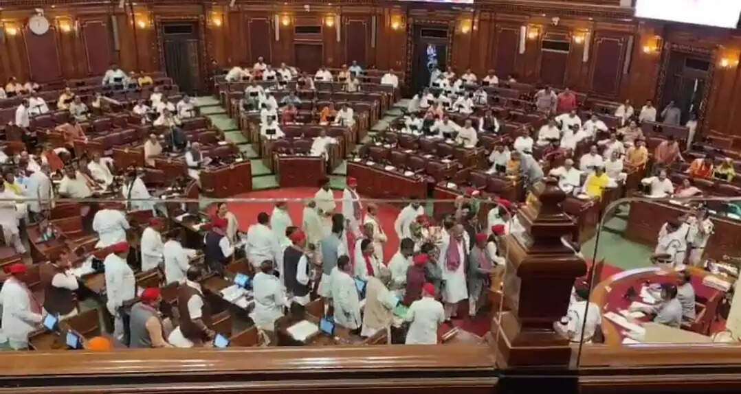 मानसून सत्र : सपा के हंगामे के बीच यूपी विधानसभा 12:20 बजे तक स्थगित