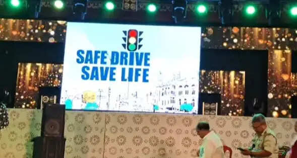 बेलदा के बाखराबाद में सड़क सुरक्षा को लेकर विशेष जागरूकता अभियान