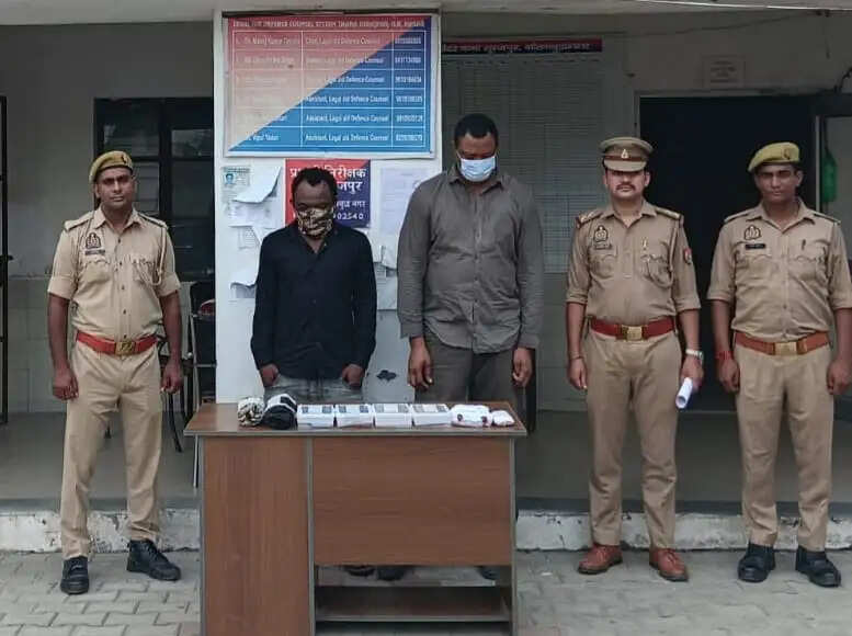 बिजनेस वीजा पर भारत आए दो विदेशी नागरिक सिंथेटिक ड्रग्स बेचते गिरफ्तार