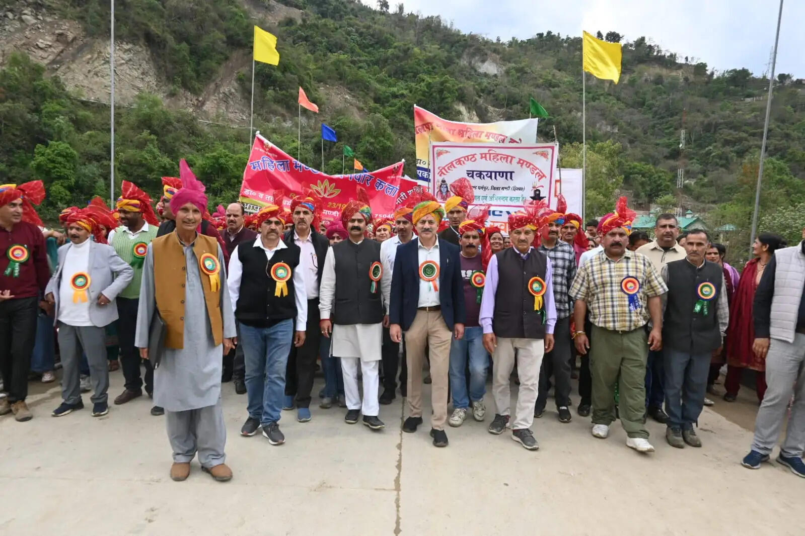 नगर एवं ग्राम नियोजन मंत्री राजेश धर्माणी ने खुंटी गाड़ कर तथा मेला मैदान में ध्वजारोहण कर किया शुभारम्भ