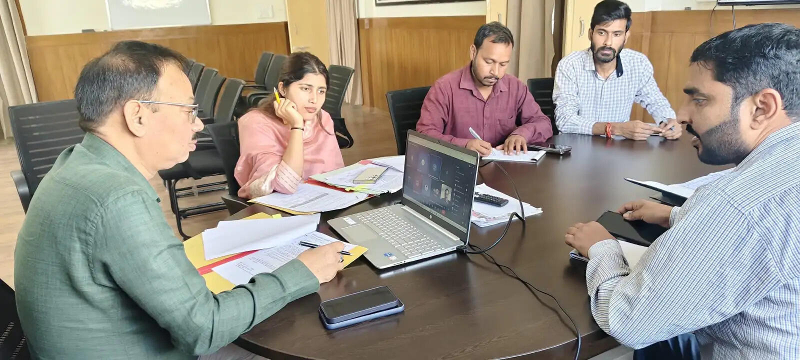 गंगा संरक्षण के कामों में सुस्ती पर सीडीओ सख्त, समयबद्ध कार्रवाई के निर्देश