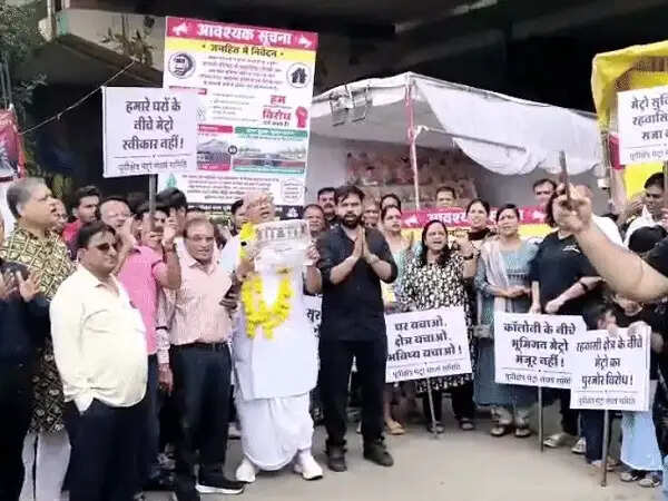 इंदौर&nbsp;में&nbsp;घनी बस्तियों के नीचे मेट्रो टनल का विरोध, रहवासियों ने मांगा वैकल्पिक रूट