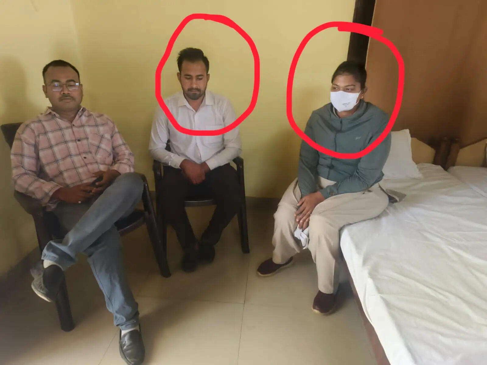 जबलपुर लोकायुक्त टीम ने आरटीओ आरक्षक को रँगे हाथ पकड़ा